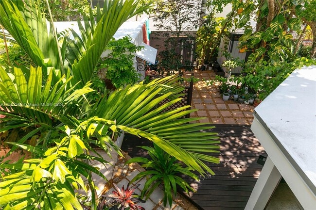 Building Photo - 18 NE 42nd St