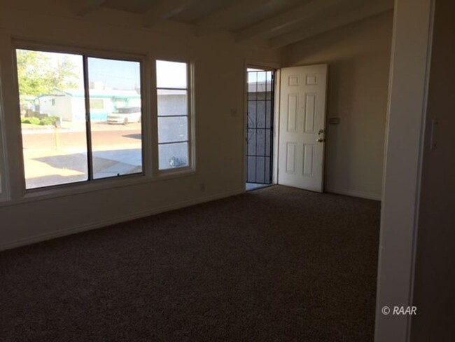 Building Photo - 424 N Alvord St