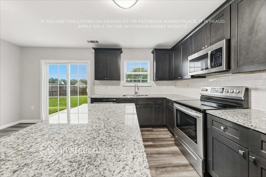 Building Photo - 1719 Eastway Dr