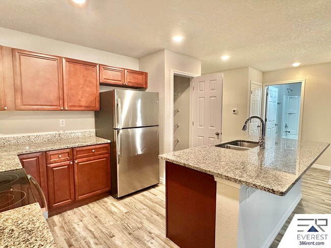 Building Photo - 10 Ryall Ln