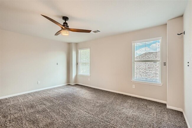 Building Photo - 501 Cinnamon Teal Ln