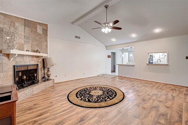 Building Photo - 11707 N Willow Cir