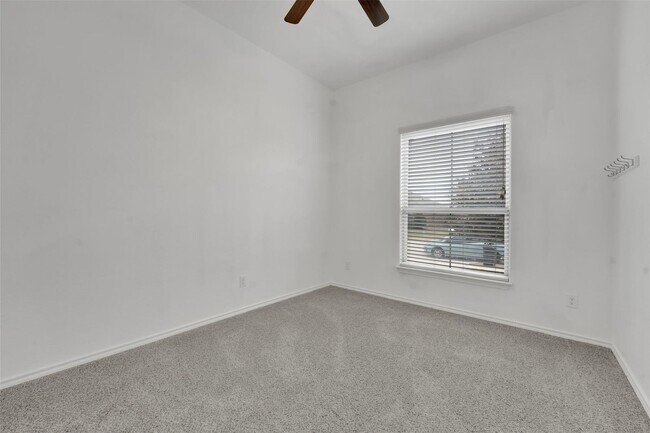 Building Photo - MOVE-IN SPECIAL! Enjoy $500 OFF your first full month’s rent when you move in on or before August...