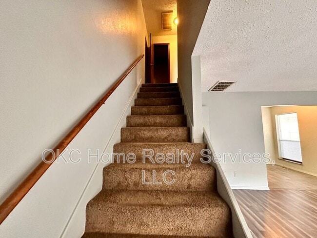 Building Photo - 8712 Rayburn Ave