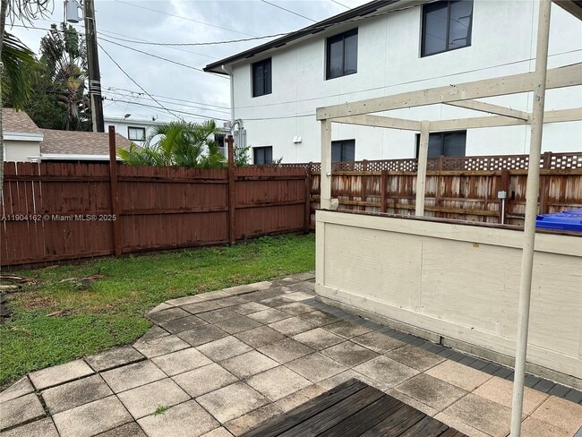 Building Photo - 2322 Cleveland St