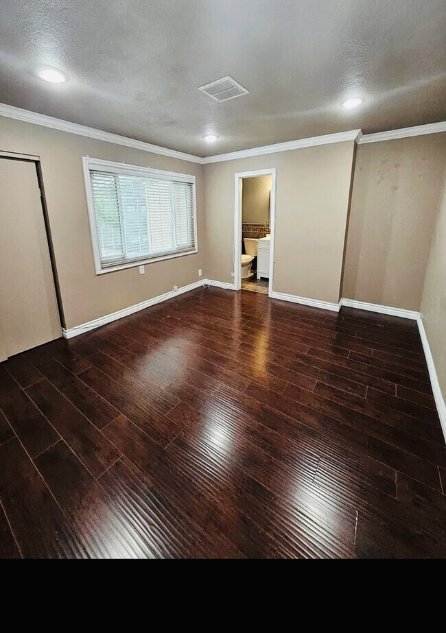 Building Photo - 6482 Adair Ave