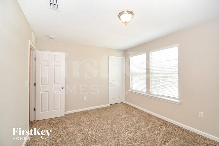 Building Photo - 342 Auburn Oaks Rd E