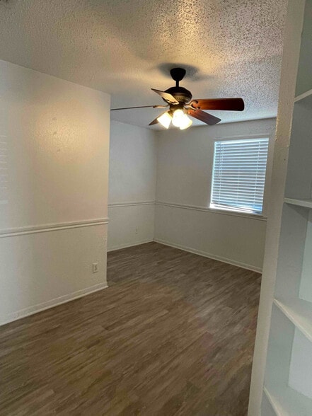 Building Photo - 205 E 22nd St