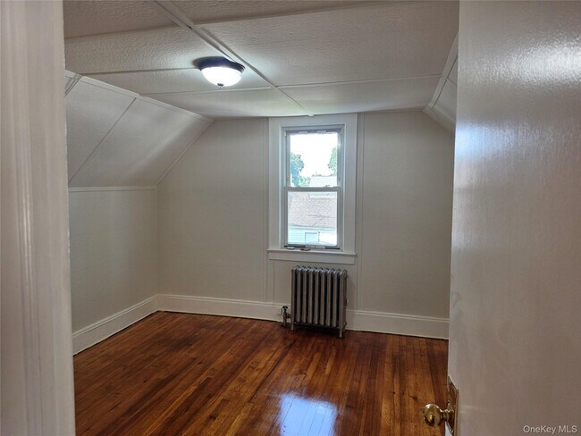 Building Photo - 987 Wallace Ave