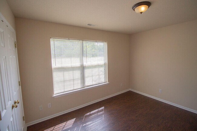 Building Photo - 1871 Harmony St