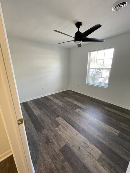 Building Photo - 25B Pine Ln