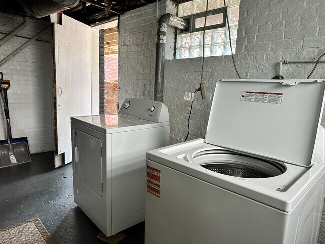 Building Photo - 2240 Murray Hill Rd