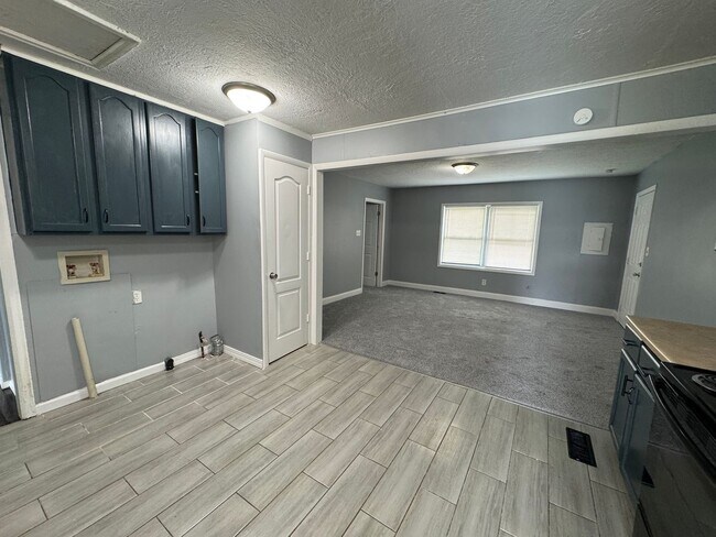 Building Photo - 712 Melvenia St