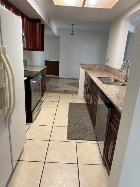 Building Photo - 1010 E Washington Ave