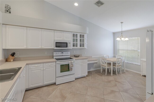 Building Photo - 5502 Greenwood Cir