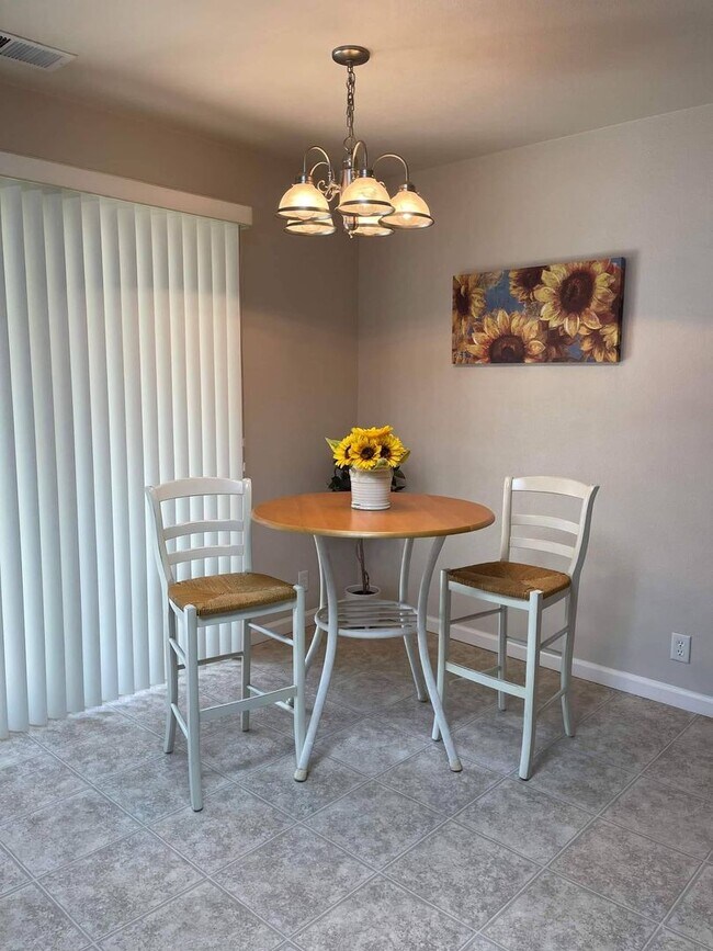 Building Photo - Pet-Friendly 3 Bedroom Home with Garage & Washer/Dryer - $2,095