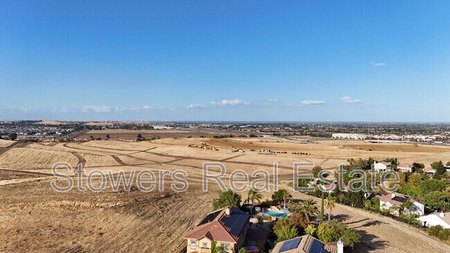 Building Photo - 729 Copperfield Ct