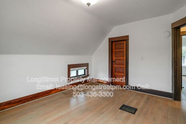 Building Photo - 536 NE San Rafael St