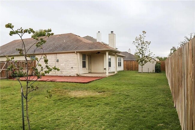 Building Photo - 100 S Creek Bend Dr