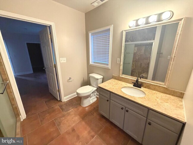 Building Photo - 728 18th St S