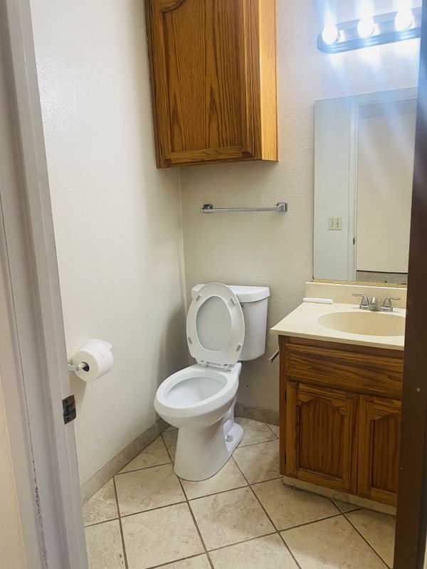 Building Photo - 1529 Racquet Club Dr