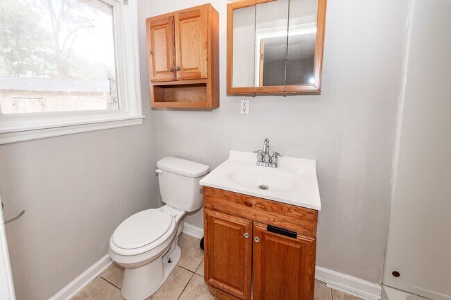 Building Photo - 4 Bedroom, 2.5 Bathroom Home on James Island