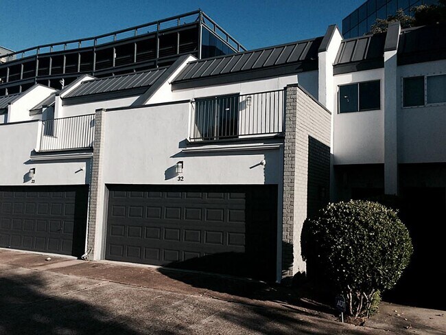 Building Photo - 1300 Augusta Dr