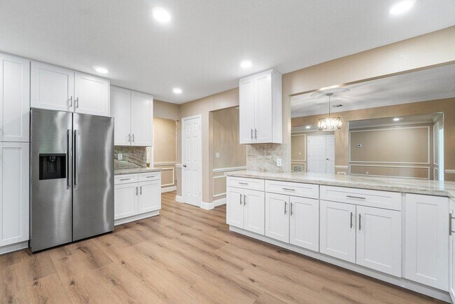 Building Photo - 5065 Horseshoe Cir N
