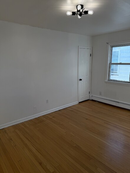 Building Photo - 10 Maolis Ave