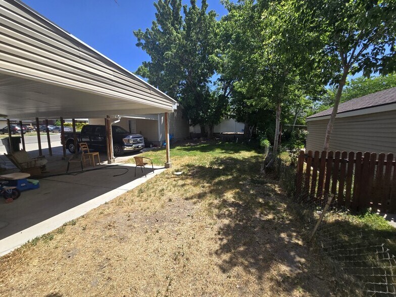 Building Photo - 509 W 200 S