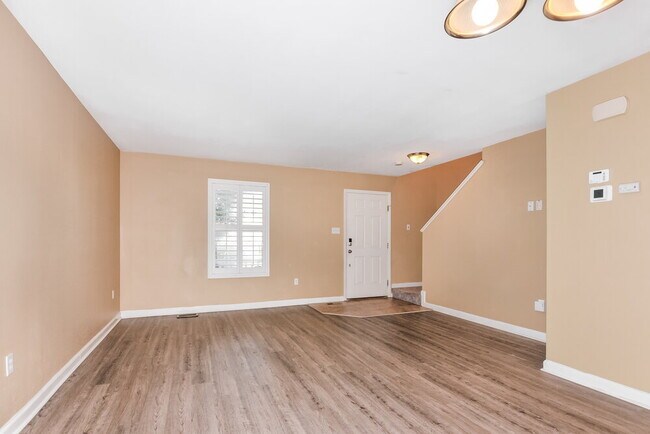 Building Photo - 428 Red Coat Tr