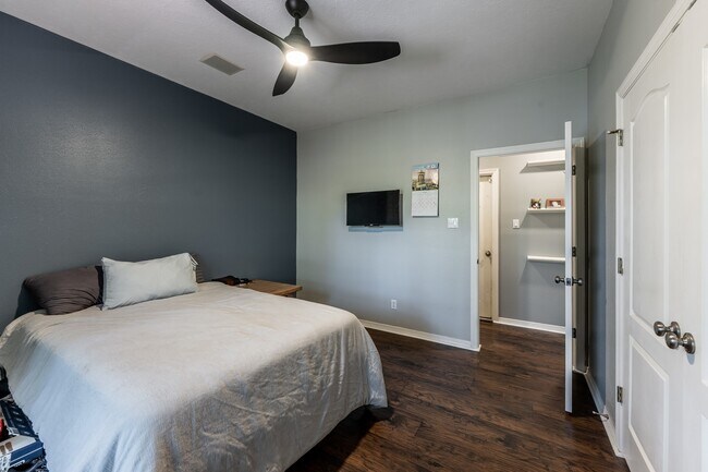 Building Photo - 1801 Camellia Ct