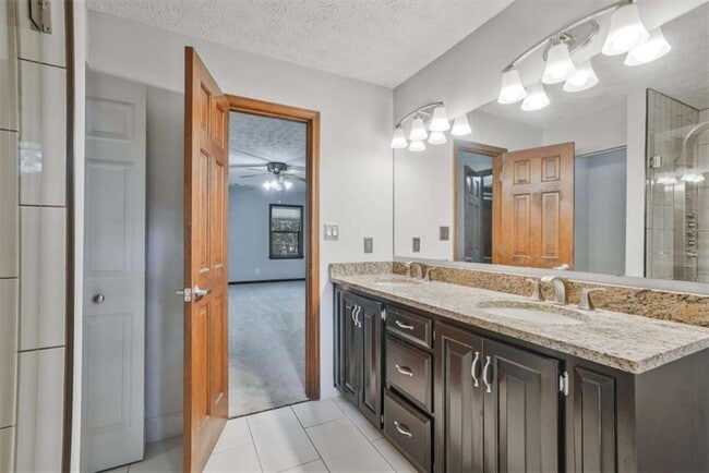 Building Photo - 5741 Wolf Laurel Dr SW