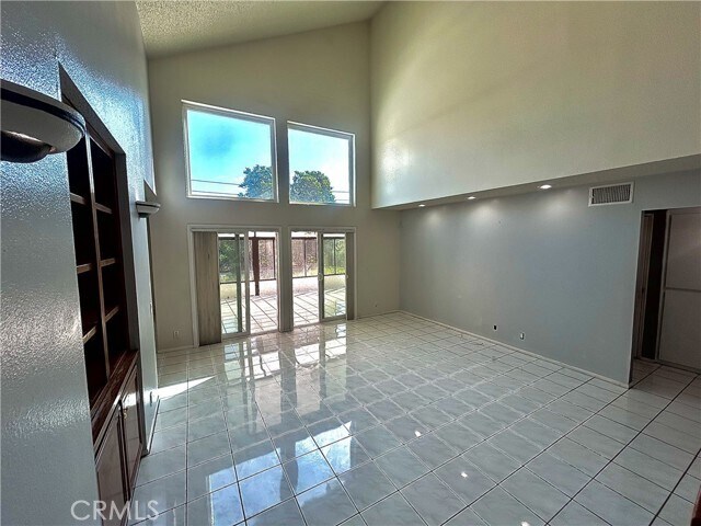 Building Photo - 10 Bluff Point Cir
