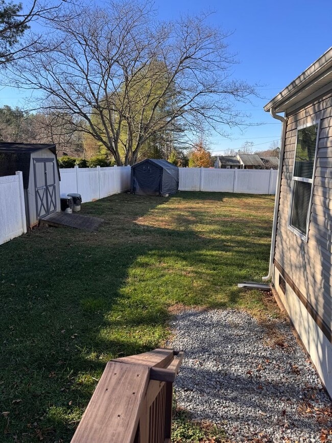 Building Photo - 3 Bedroom || 2 Bathroom in Concord