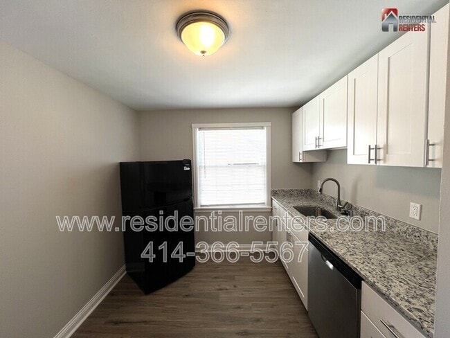 Building Photo - 2238 S 82nd St