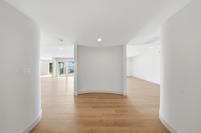 Building Photo - 5527 Burning Tree Dr