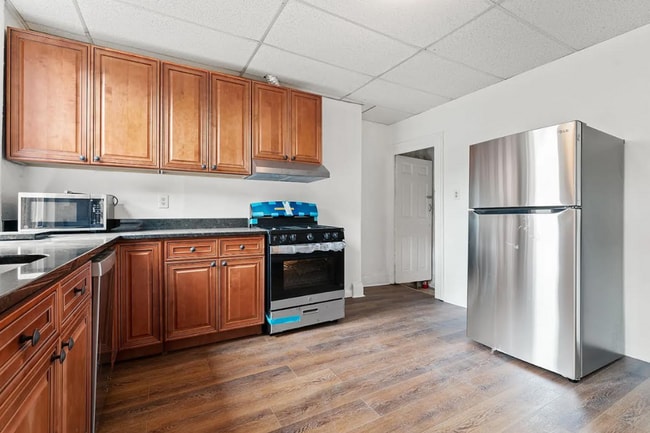Primary Photo - MOVE IN SPECIAL! SCORE HALF OFF 1ST MONTH'...