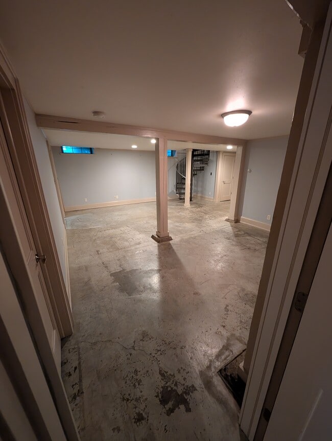 Building Photo - 2700 N Prospect Ave