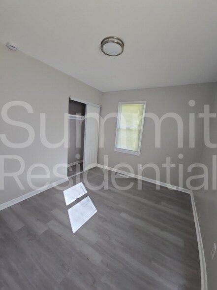 Building Photo - 5636 E 40th St