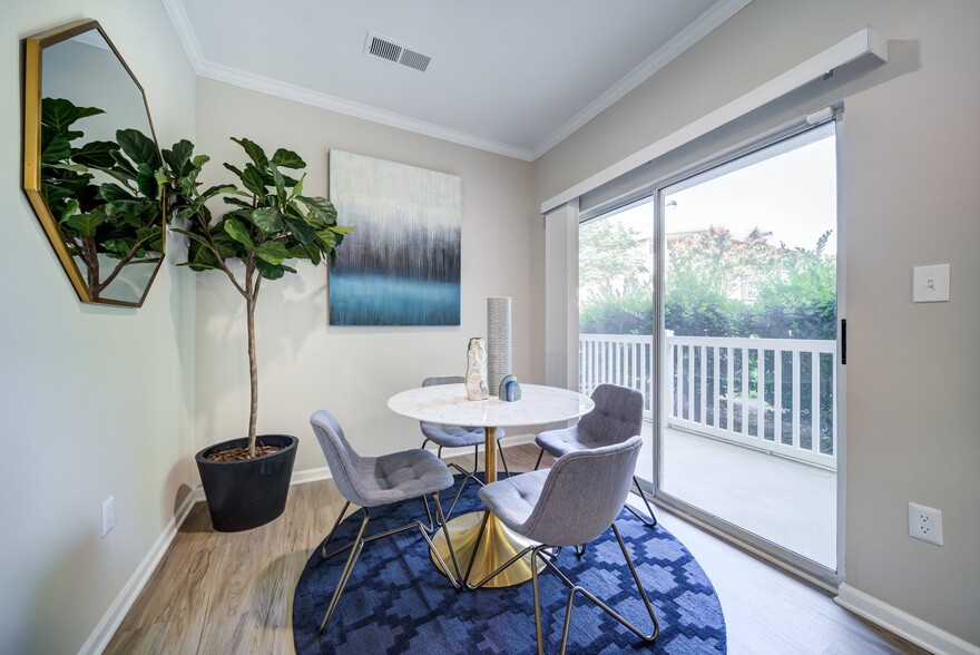 Charming Dining Area - Thornhill Apartments