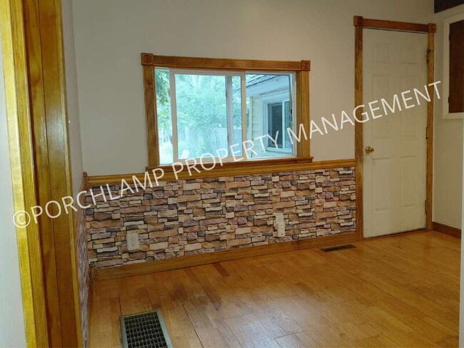 Building Photo - 2121 Harrison Ave