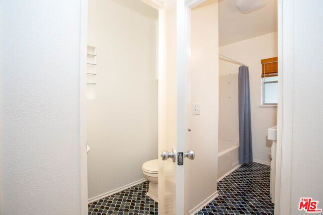 Building Photo - 3616 Kalsman Dr
