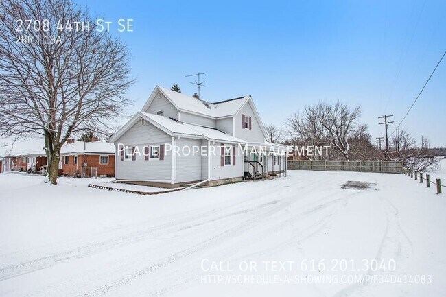 Building Photo - 2708 44th St Se - 2 Bed/1 Bath Upper Apart...