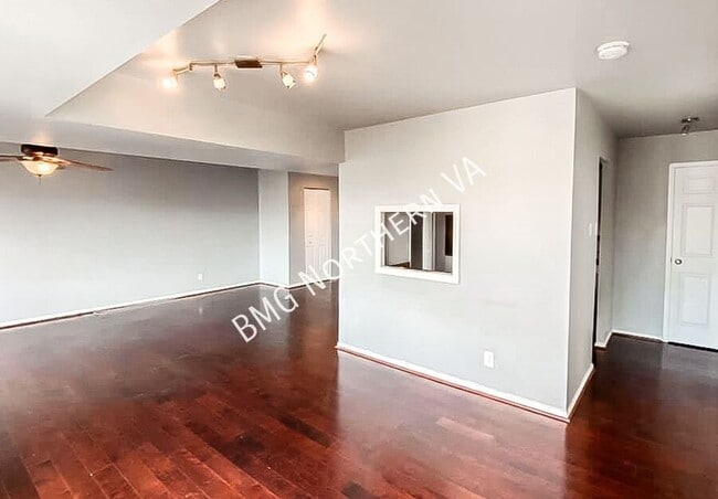 Building Photo - 5340 Holmes Run Pkwy