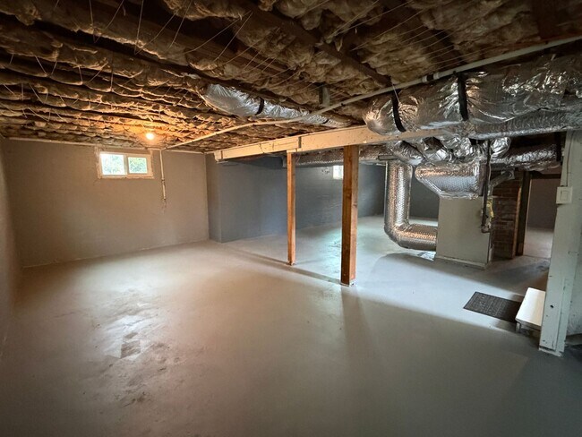 Building Photo - 3 Bedroom 1.5 Bath Single Family house on ...