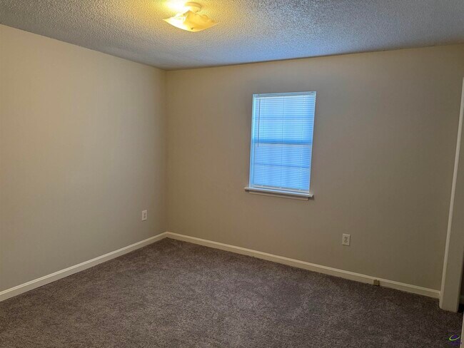 Building Photo - 408 Sunshine Way