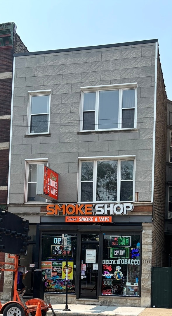 Building Photo - 3248 N Clark St