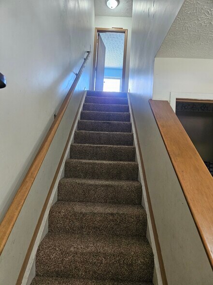 Stairway, all three bedrooms on 2nd floor - 1606 Metcalfe Ave
