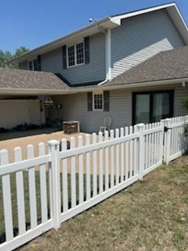 Building Photo - Highland Golf  Course Rental